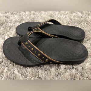 Vionic size 9 tide flip flops. Like brand new! Brown w/gold